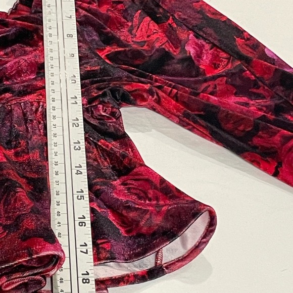 NWT Chelsea & Violet Red Floral Blouse Size Large‎ - Picture 7 of 11